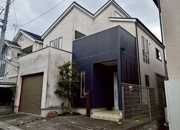 さいたま市 I様邸の外壁塗装と屋根カバー工事前の外観
